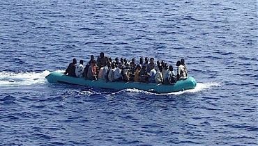 A-boat-with-immigrants-in-the-Mediterranean-Sea-on-their-way-to-Italy.-Source-currierimmigrationzone.it-760-x-445.jpg